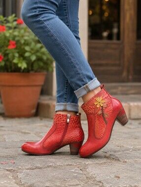 L'Artiste by Spring Step "Dramatic" Leather Ankle Boots